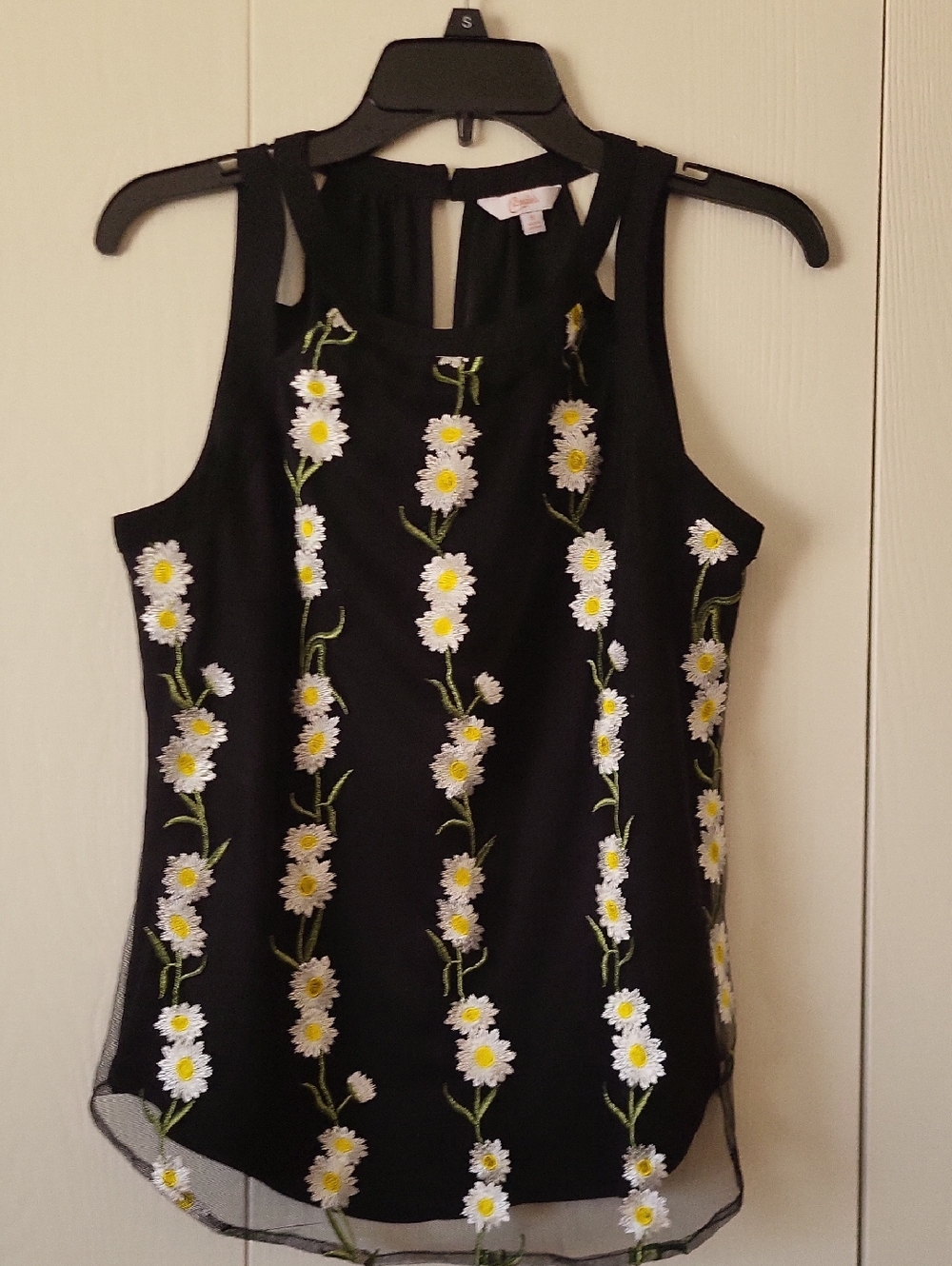 Candie's Black Sleeveless Daisy Embroidered Camisole